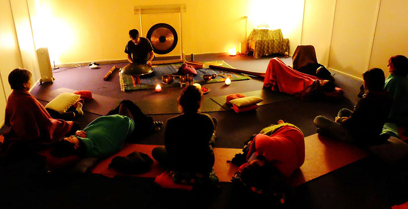 Edgar Tarrés en meditación con Hang Edgar Tarrés en meditación con Hang